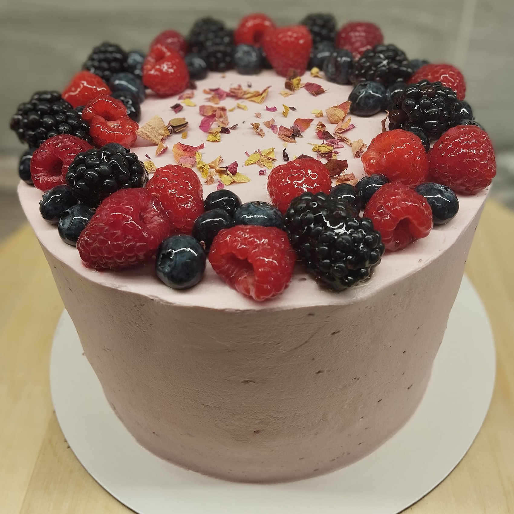 Malinový dort s ovocem